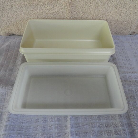 Tupperware, #1508-4, Bread Box, Loaf Keeper, Made in USA - Picture 3 of 9